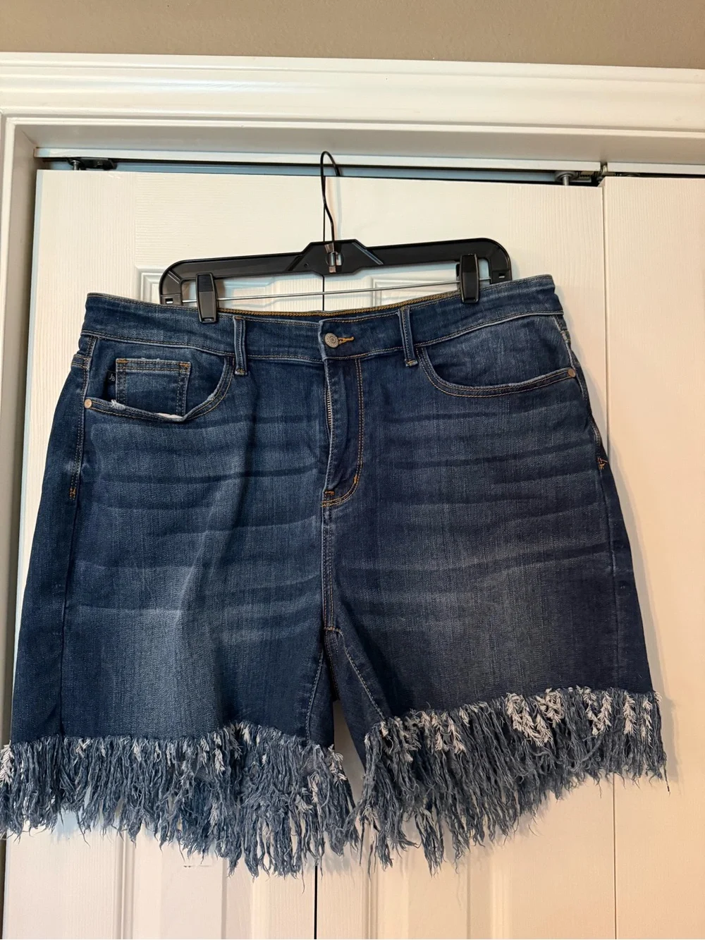 Judy Blue Frayed Hem Dark Wash Denim Shorts 3XL - Picture 1 of 2